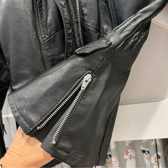 Classic vintage leather jacket - size small with zippers and flare - Picture 6 of 13
